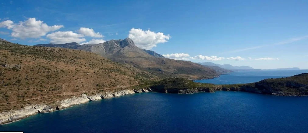 DME Immobilien, Meerblick und Berge in Griechenland